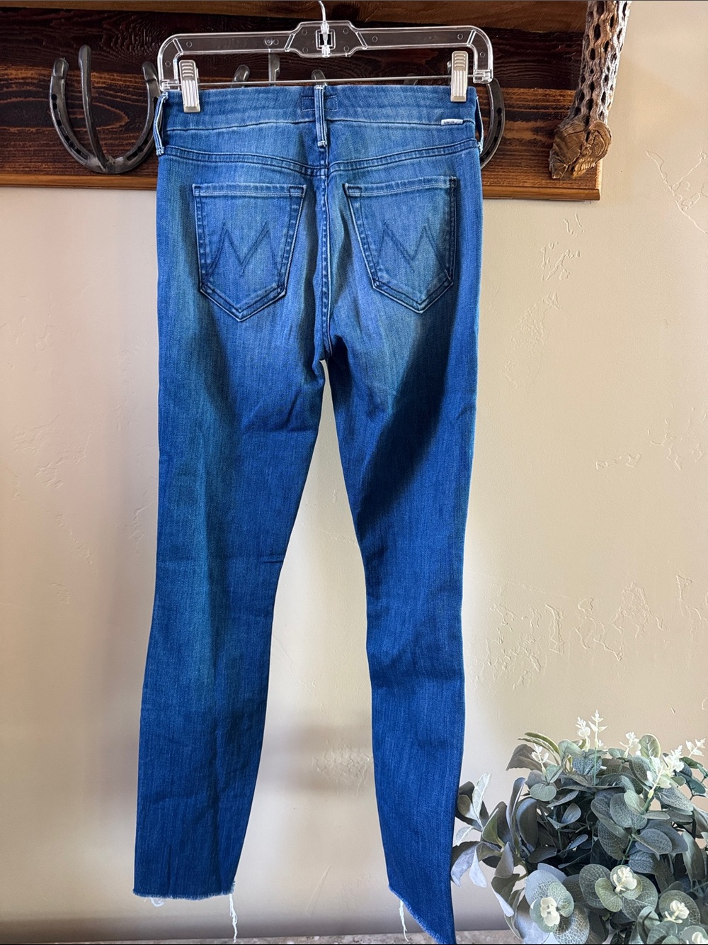 MOTHER The Looker Ankle Fray Skinny Jeans